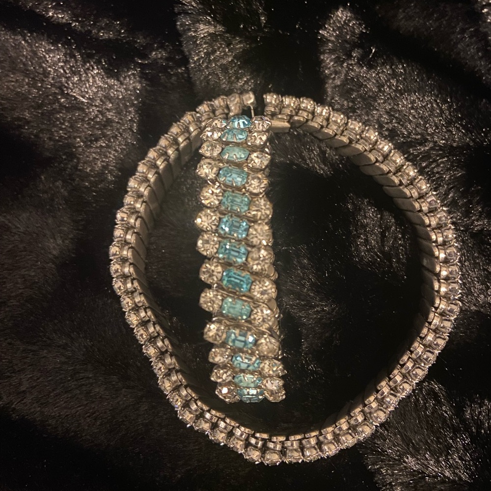 Vintage Light Blue Rhinestone Choker Necklace & Bracelet Set look @ the video - Picture 6 of 17